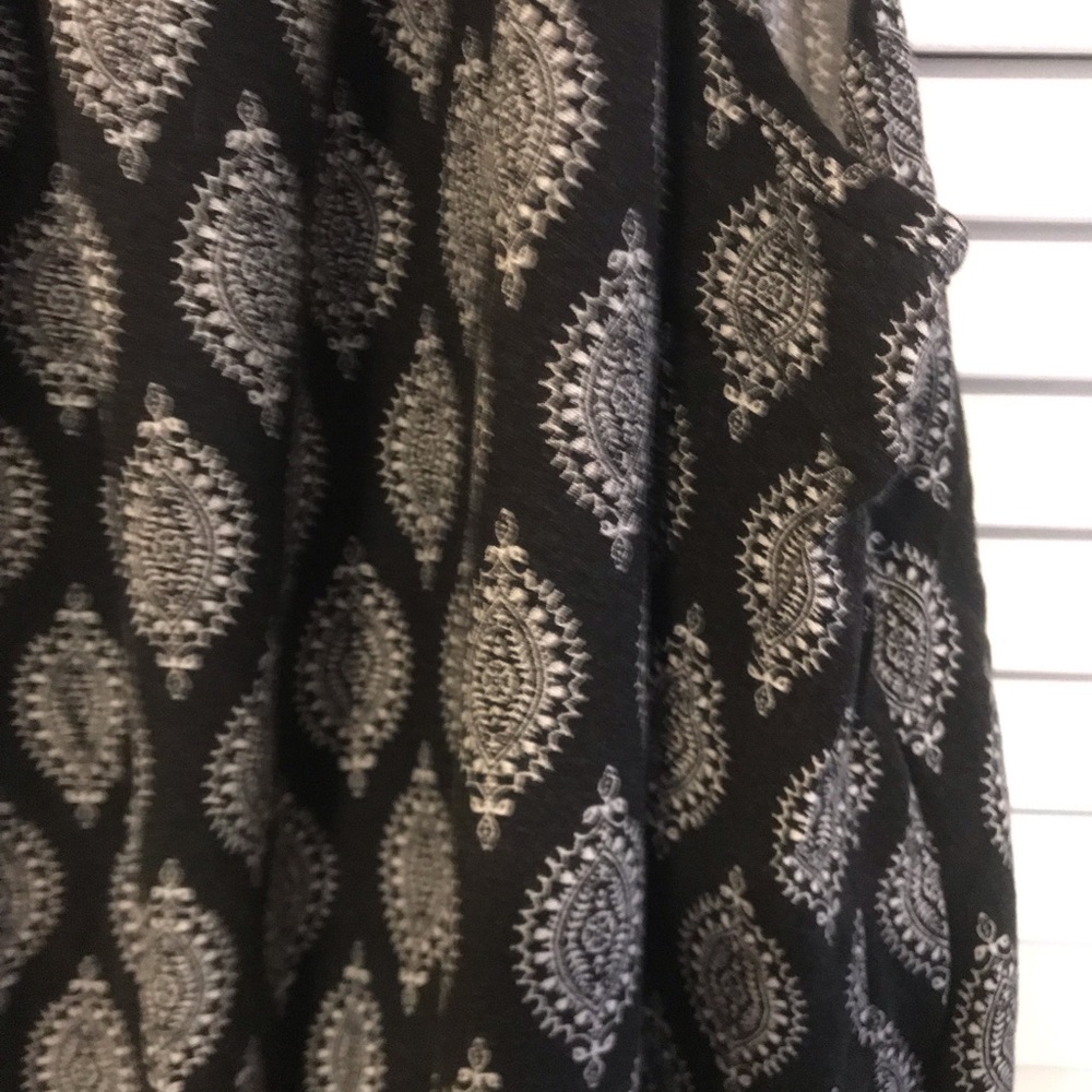 Blk paisley romper size M-L